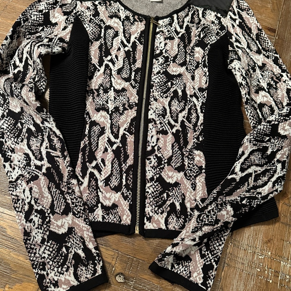 Cache’ top and skirt set, like new